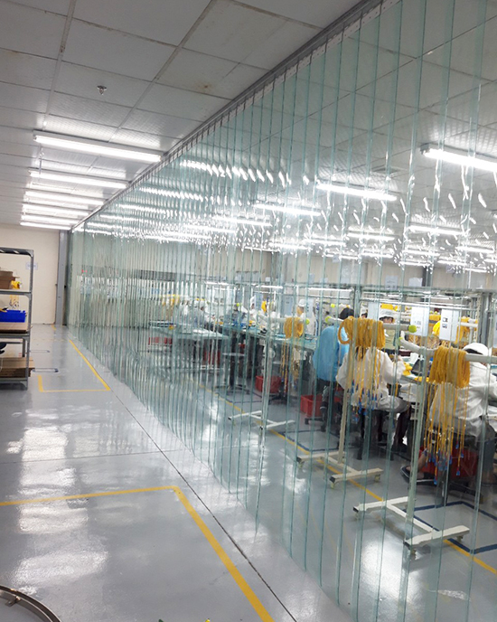 Rèm nhựa chống tĩnh điện lắp tại khu vực sản xuất