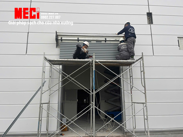 Thay thế, lắp mới cửa cuốn nhanh