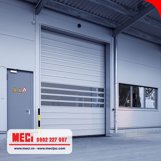 Cửa cuốn nhanh nan nhôm lắp tại vị trí xuất nhập kho