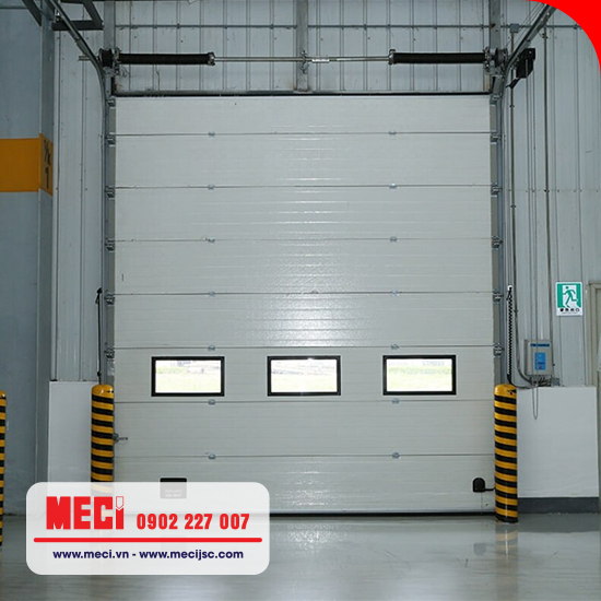Cửa trượt trần khi đóng