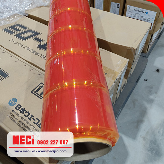 Cuộn màng nhựa xếp gấp màu vàng trong