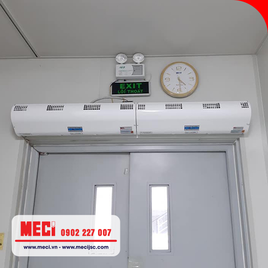 Quạt cần được lắp đặt phù hợp với kích thước cửa
