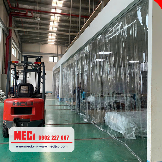 Rèm nhựa kéo gọn ngăn bụi bẩn