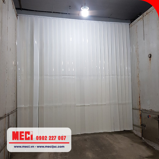 Rèm ngăn tầm nhìn và bụi bẩn trong nhà xưởng