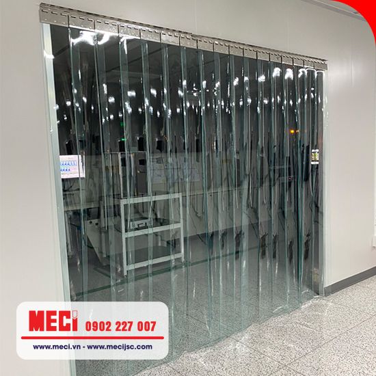 Rèm nhựa chống tĩnh điện lắp tại cửa đi lại