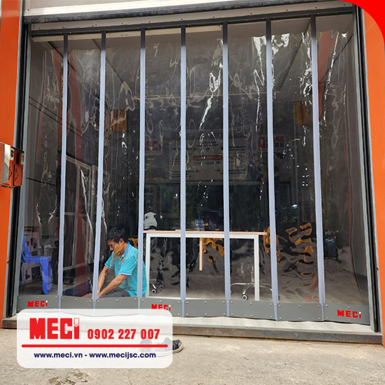 Rèm nam châm ngăn bụi cho cửa hàng