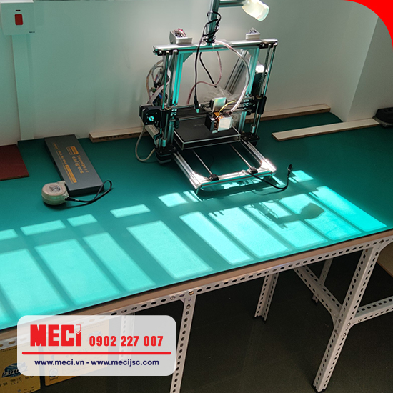 Thảm cao su trải bàn lắp ráp