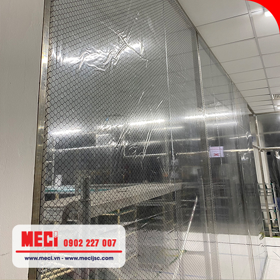 Vách nhựa pvc ô mắt cáo trong