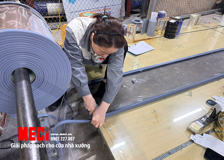 MECI gia công rèm nhựa pvc