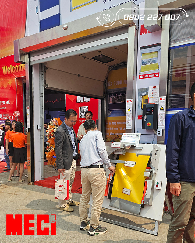 Meci tiep don khach hang tham quan
